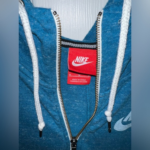 Nike Women’s Full Zip Hoodie - Picture 2 of 3